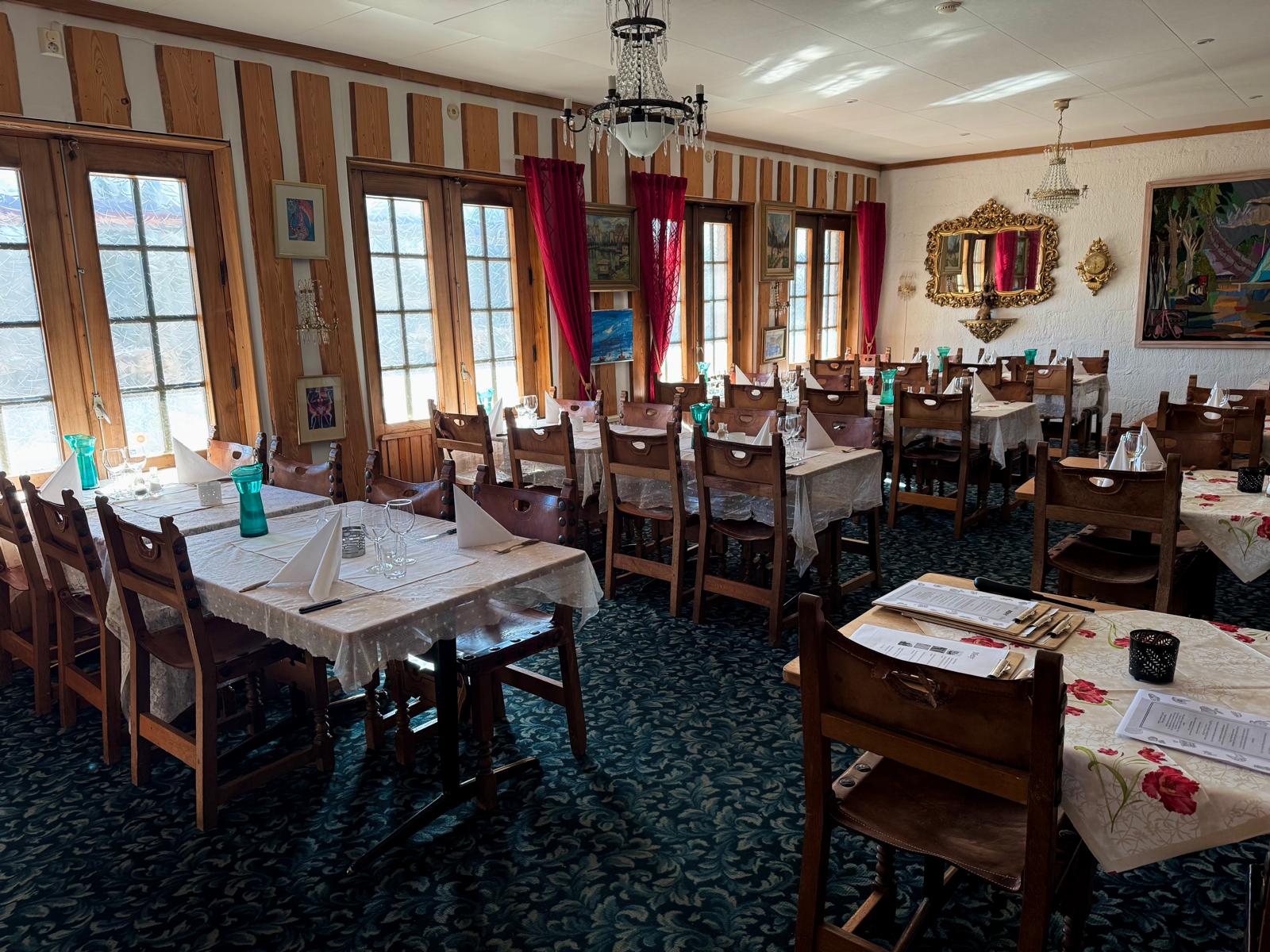 Dukat bord i Tallhöjdens restaurang